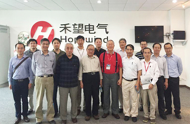 國內(nèi)知名電源行業(yè)專家到禾望電氣參觀訪問 (1).jpg