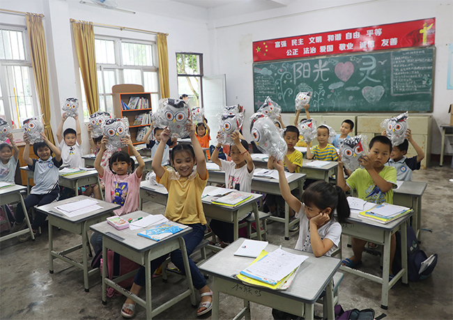 以書之名，讓夢發(fā)光  禾望電氣開展圖書角捐贈活動 (2).jpg