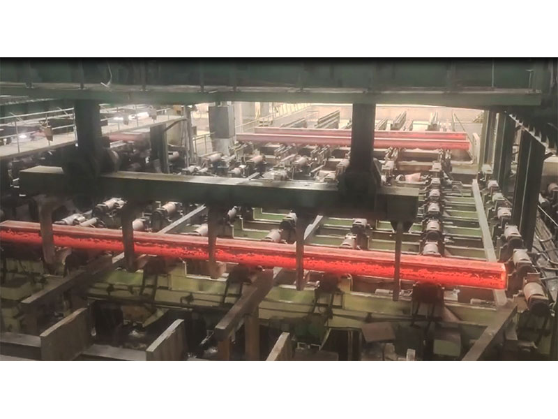 烏海包鋼萬騰鋼鐵勾鋼機(jī).jpg